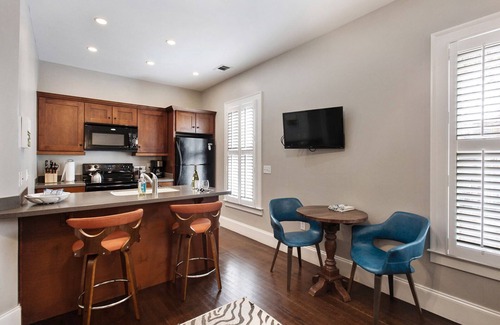 Historic Downtown Savannah House | Boutique Hotel Style Carriage House!