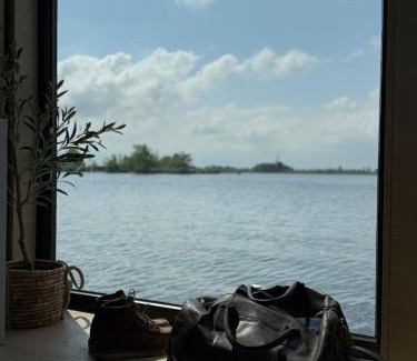 Monnickendam Boat Rental | Boutique Houseboat Stay Romantic Getaway for Two