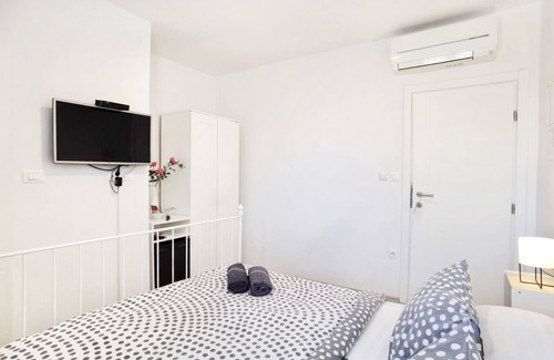 Supetar Apartment | Boutique Rooms - With Pool - 5 - R202