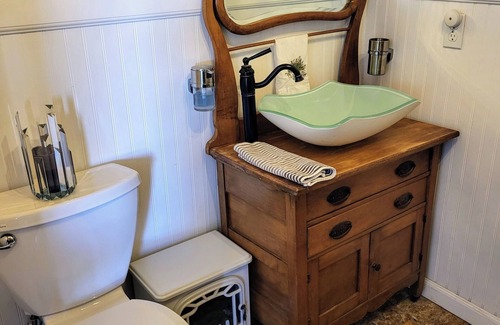 Bosque Apartment | Bovine Studio at Europa Coffee, Inn, & Events