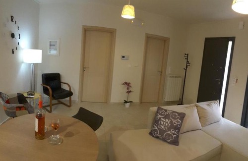 Spata-Artemida Apartment | Bow lux apartments