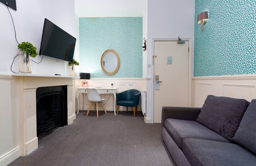 Warwick Hotel | Bower House