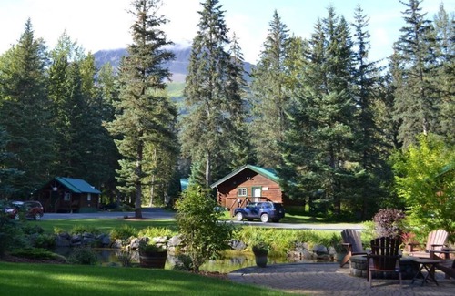Bear Creek Cabin | Box Canyon Cabin Bear's Den Cabin - 2 bed, WI-FI
