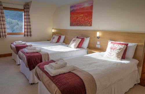 Invermoriston Bed & Breakfast | Bracarina House Bed & Breakfast & Caledonian Studio