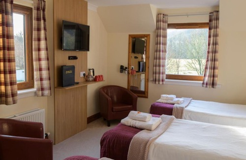 Invermoriston Bed & Breakfast | Bracarina House Bed & Breakfast & Caledonian Studio