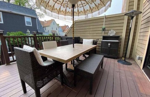 Lower East Side House | Brady Street Luxury | Close to Downtown | Sleeps 8