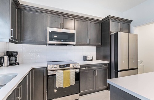 Thorold House | Brand New 4 Bedroom House