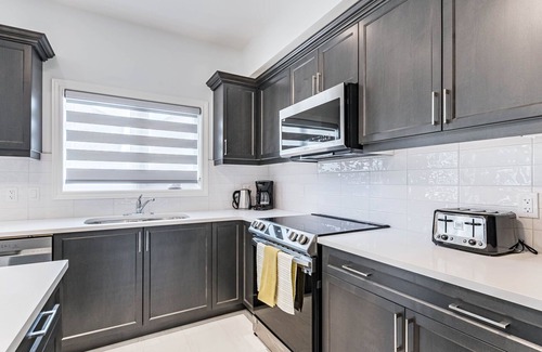 Thorold House | Brand New 4 Bedroom House