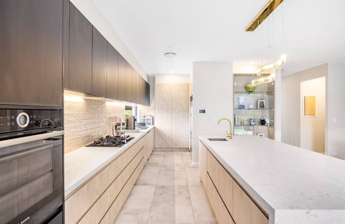 Rochedale House | Brand New 5BR Luxe Mansion w/Pool&Media Near Shop