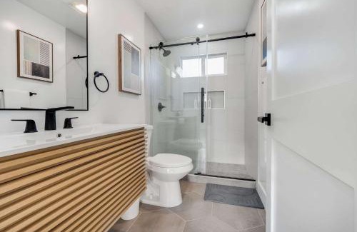 Sunnyvale West House | Brand New Apt W Parking Blocks From Downtown- D