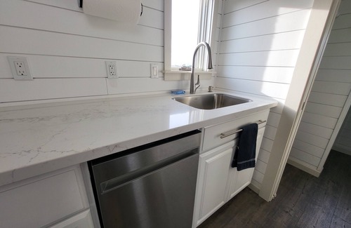 Ferndale Apartment | BRAND NEW Blueberry TINY House Stand-Alone is a Cozy Slice of Heaven!