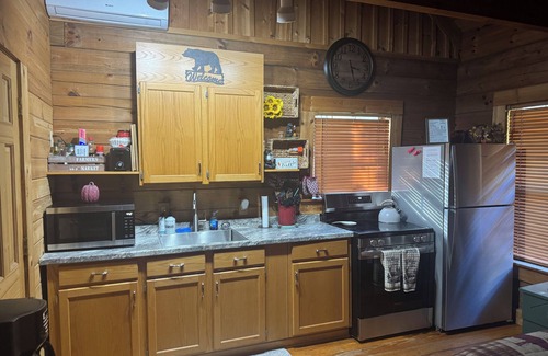 Deep Gap Cabin | BRAND NEW JACUZZI HOT TUB Real Log Cabin, Beautiful Rushing Trout Stream, Wifi.