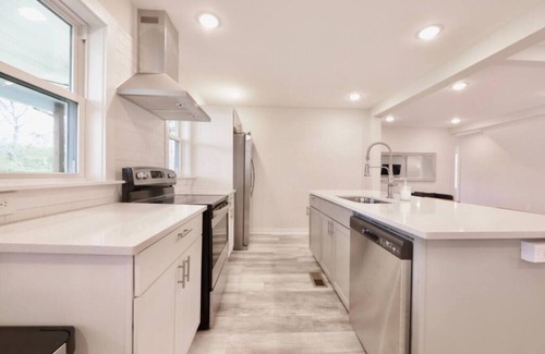 Hendersonville Apartment | BRAND NEW LISTING - Northside Cottage