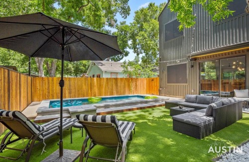 East Cesar Chavez House | Brand New Luxurious Property and Huge Outdoor Space