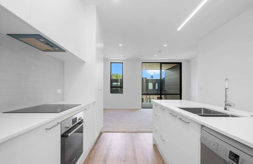 Avondale House | Brand New Modern Cozy Home at Central Location| Family Friendly with Netflix
