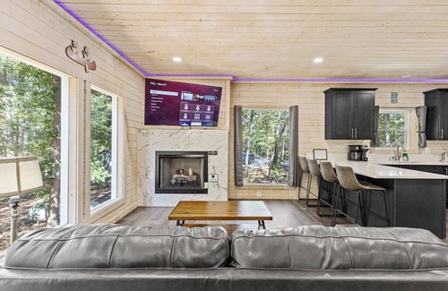Cleveland Cabin | Brand New Modern Luxury Couples Fit for Royalty