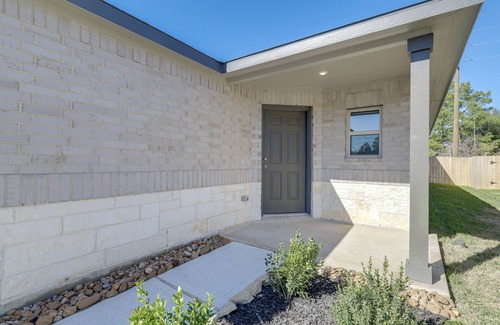 Spring Cottage | Brand New Spring Home < 1 Mi to Old Town!