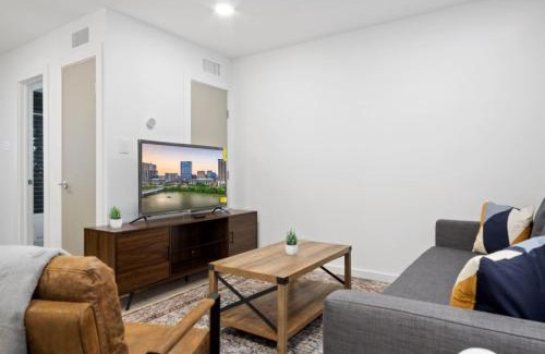 South Lamar Apartment | Brand New Unit, 5 min to Downtown Austin