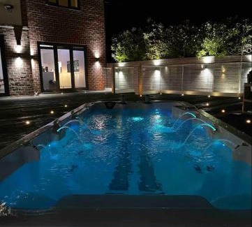 Worcester House | Branksome 4-House Sleeps 8 with Hot Tub & Parking