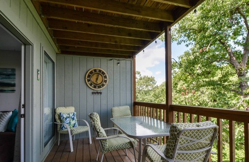 Notch Estates Condo | Branson Treehouse Retreat 2 Bedroom Condo