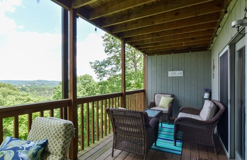 Notch Estates Condo | Branson Treehouse Retreat 2 Bedroom Condo