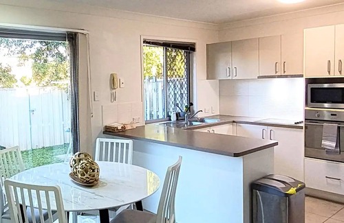 Brassall House | Brassall Place-Ipswich Entire Home 🏡 with Pool UNIT 46