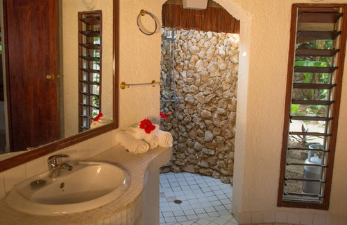 Port Vila Resort | Breakas Beach Resort - Adults only