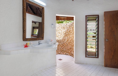 Port Vila Resort | Breakas Beach Resort - Adults only