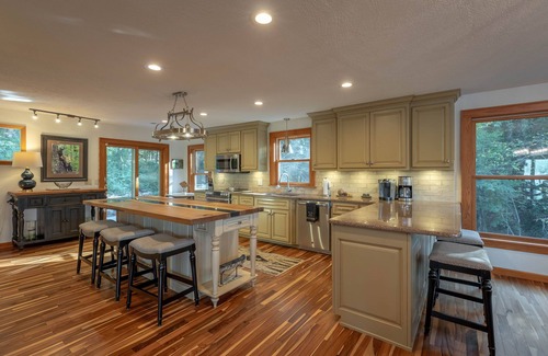 Lakeview Hills House | Breathtaking Lake & Mountain Views & Private Dock. Enjoyable Year Round!