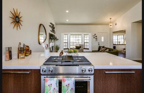 Panorama Heights House | Breathtaking Roadrunner Heights