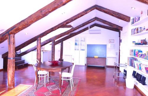 Dorsoduro Apartment | Breathtaking terrace in Santa Margherita Square