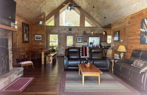 Sapphire Cabin | BREATHTAKING VIEWS! 4.2 ACRES PRIVACY, 3,800 FT ELEVATION, GATED, OWNER MANAGED