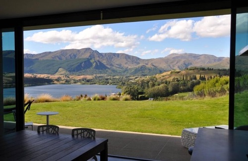 Lake Hayes House | Breathtaking views over the Wakatipu Basin