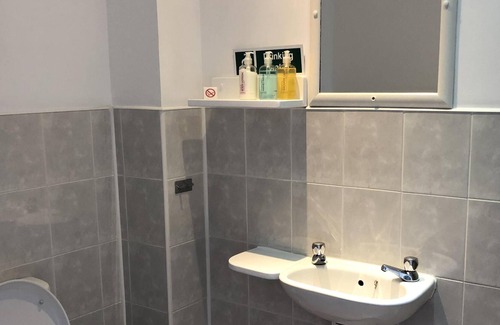 Bootle Bed & Breakfast | Breeze Guest House