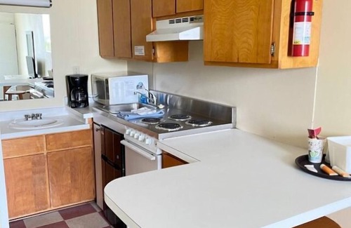 Topsail Beach Hotel | Breezeway Motel and Resturant