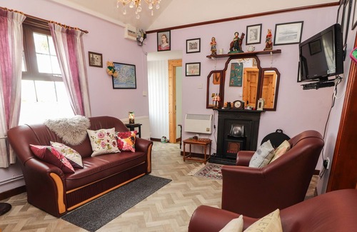 Valentia Island Cottage | BRENDAN'S COTTAGE, with a garden in Knightstown, County Kerry