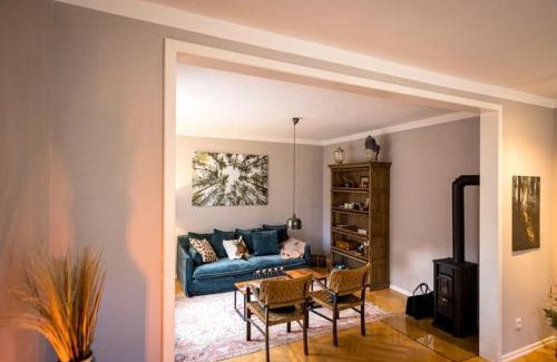 Hoden House | Brick House In Secluded Setting