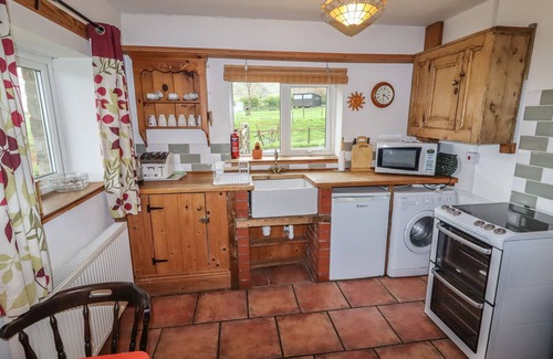 Fence Cottage | BRIDGE END, with open fire in Downham