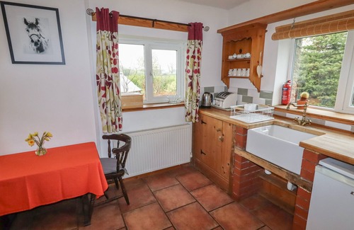 Fence Cottage | BRIDGE END, with open fire in Downham
