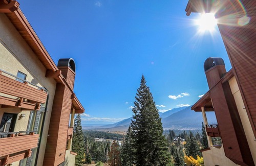 Altis Condo | Bridges 105 Pet-Friendly. Ski-in Ski-out Condo with Beautiful Mountain Views and Private Washer Dryer by RedAwning