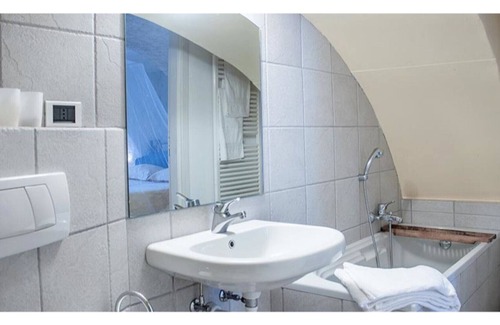 Brienno Apartment | Brienno Pier - Charming with Private Garden