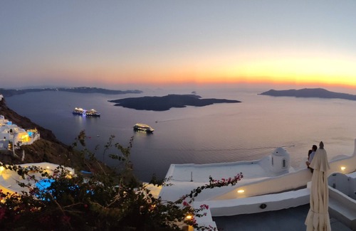 Firostefani Apartment | BRIGA VILLAS Studio 1 - private terrace. Astonishing view of Caldera/volcano