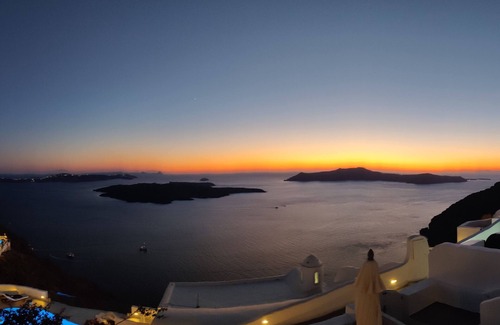 Firostefani Apartment | BRIGA VILLAS Studio 1 - private terrace. Astonishing view of Caldera/volcano