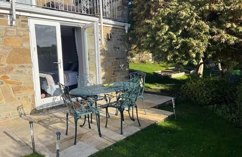 Brighouse Apartment | Brighouse Studio - Pet Friendly! - Free Parking