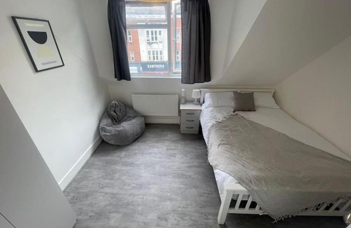 Bermondsey Apartment | Bright 2 Bedroom Flat On Tower Bridge