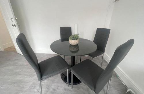 Bermondsey Apartment | Bright 2 Bedroom Flat On Tower Bridge