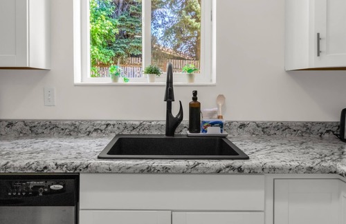 Logan Apartment | Bright 2br Great Location Near USU and Downtown