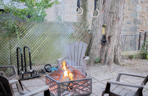 Niagara Falls Apartment | Bright 3BDRM 1 min. from the Falls w/Free Parking