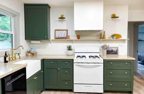 Irving House | Bright 3BR with Fire Pit and Near Convention Center