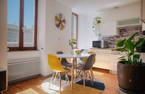 Valence Apartment | Bright 57 m² duplex apartment on 2nd floor, in the heart of Vieux Valence.
